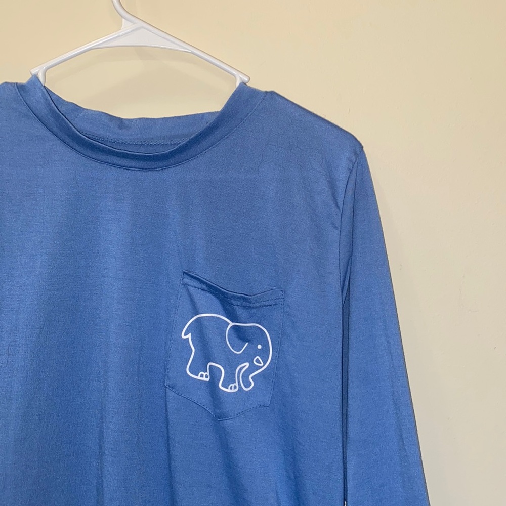 blue cozy elephant long sleeve shirt💙🐘 Size M/L